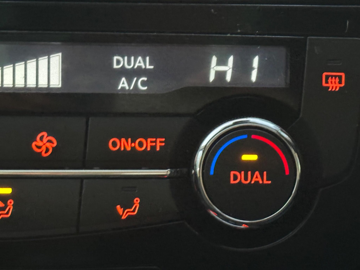 Used Nissan Qashqai 2015 for sale - 76671269: Photo 20