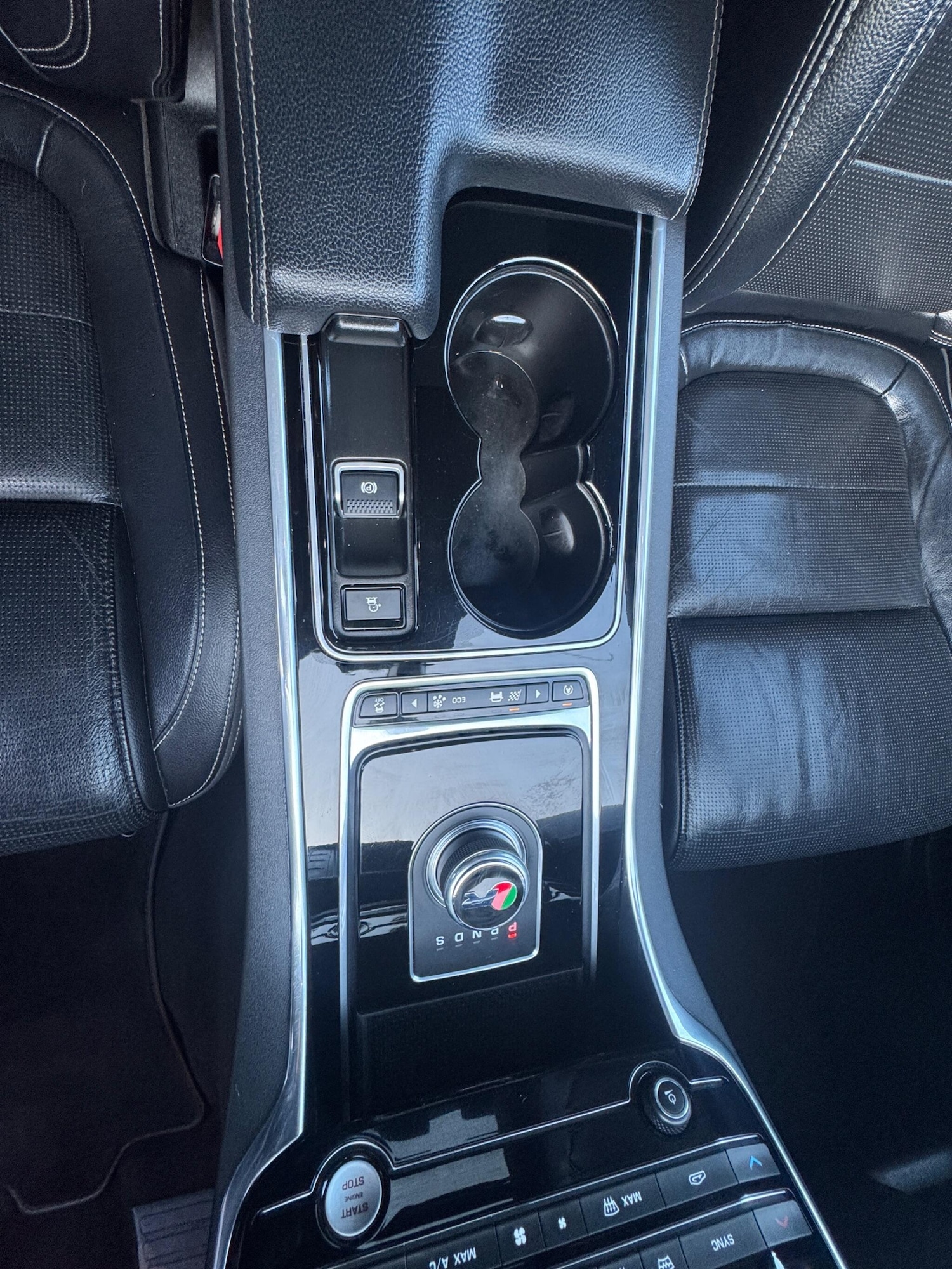 Used Jaguar XE 2016 for sale - 77925449: Photo 42