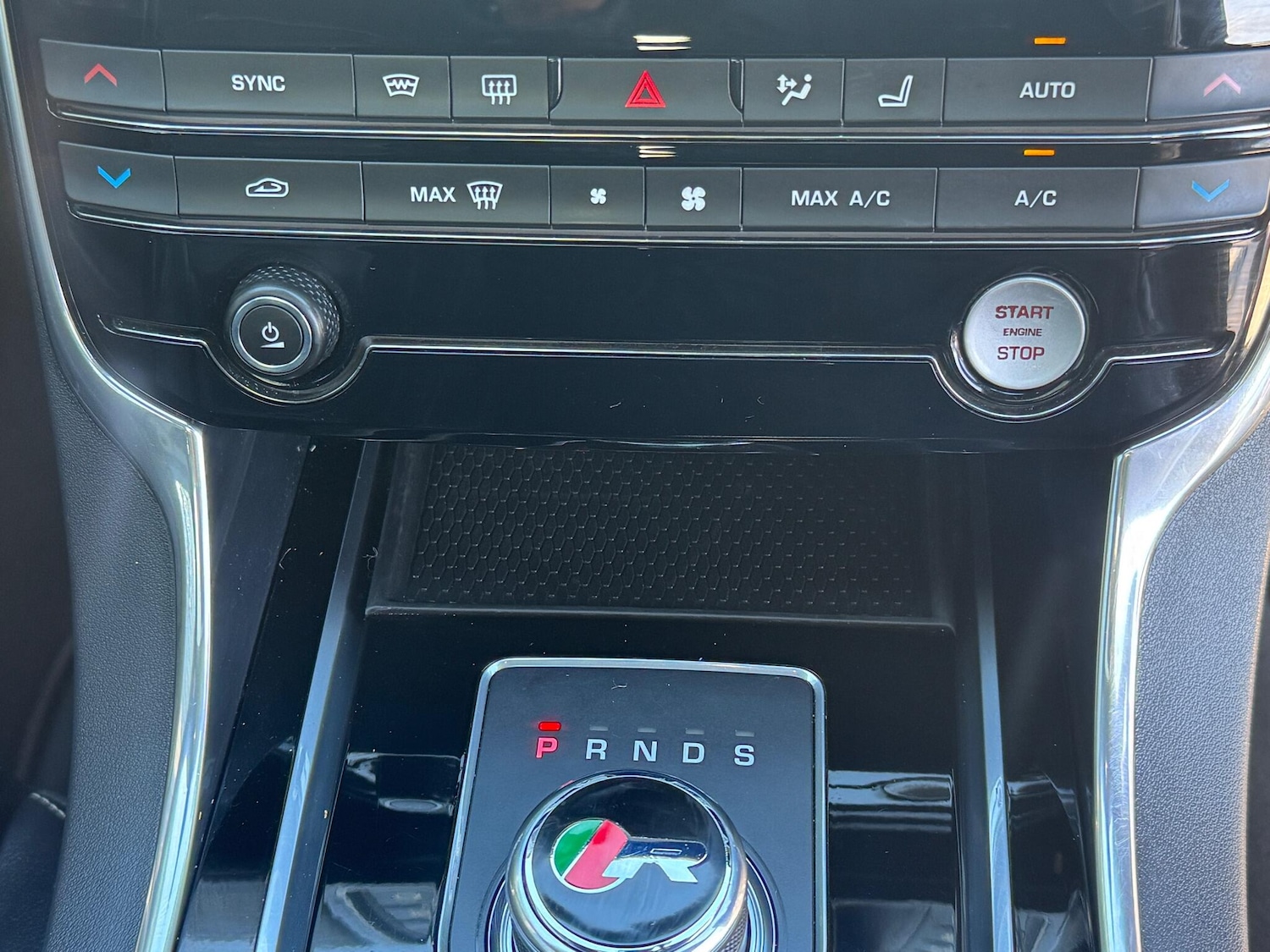 Used Jaguar XE 2016 for sale - 77925449: Photo 60