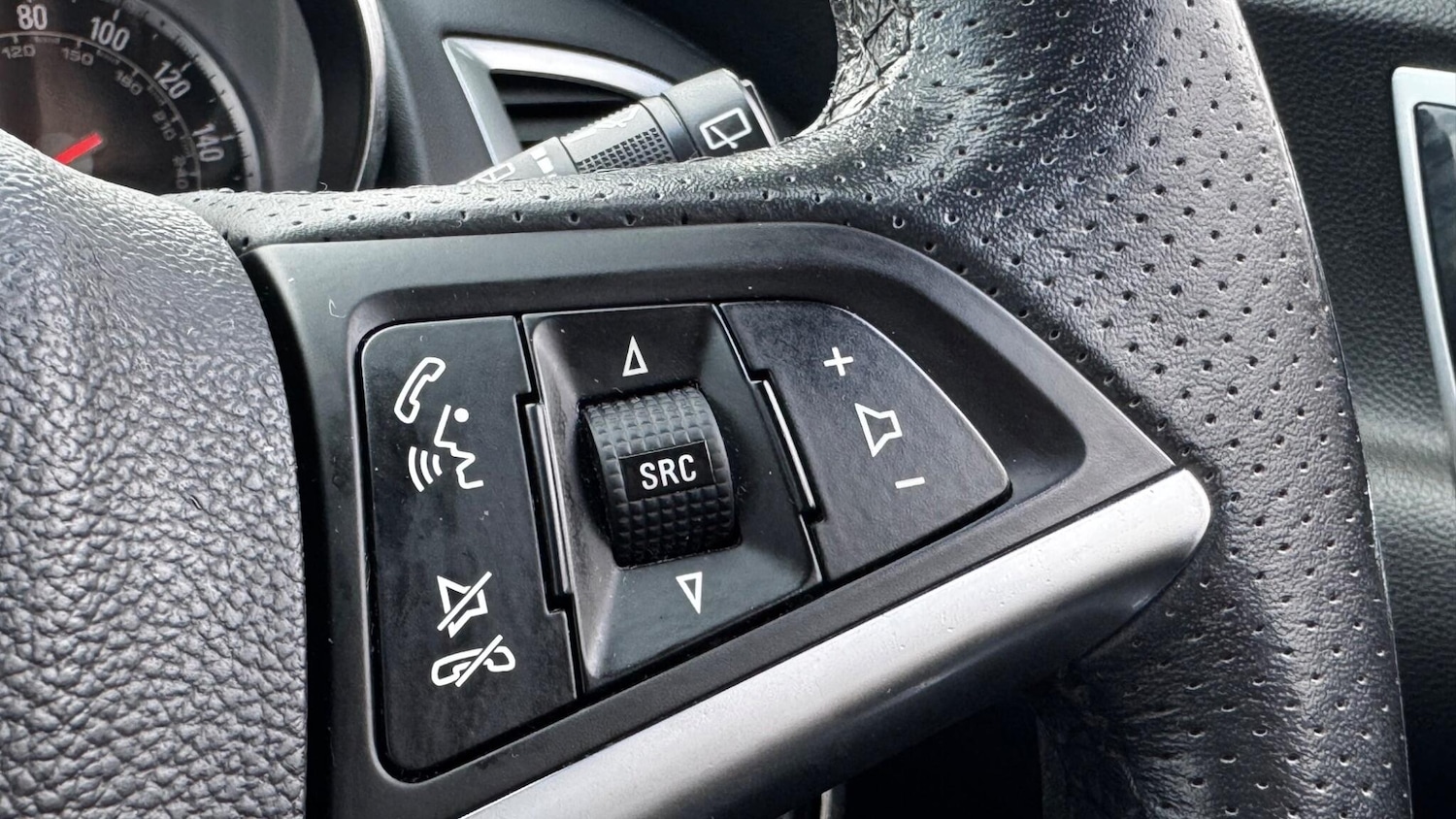 Used Vauxhall Astra 2010 for sale - 77267322: Photo 23