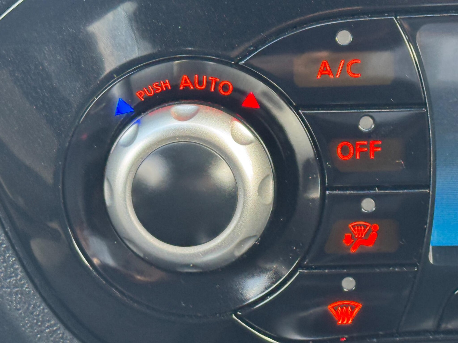 Used Nissan Juke 2014 for sale - 76585112: Photo 17