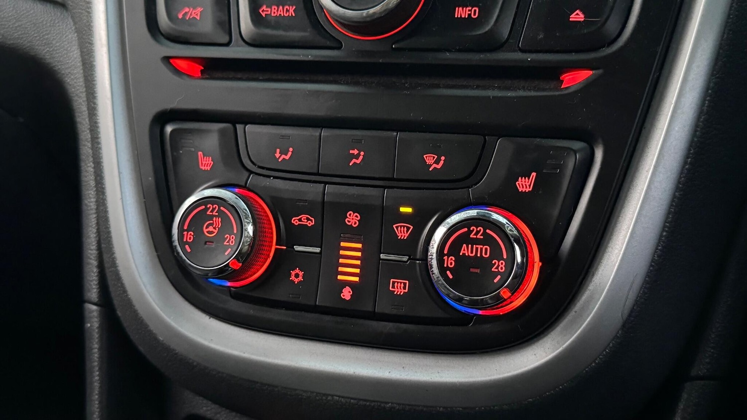 Used Vauxhall Mokka 2016 for sale - 76952255: Photo 29