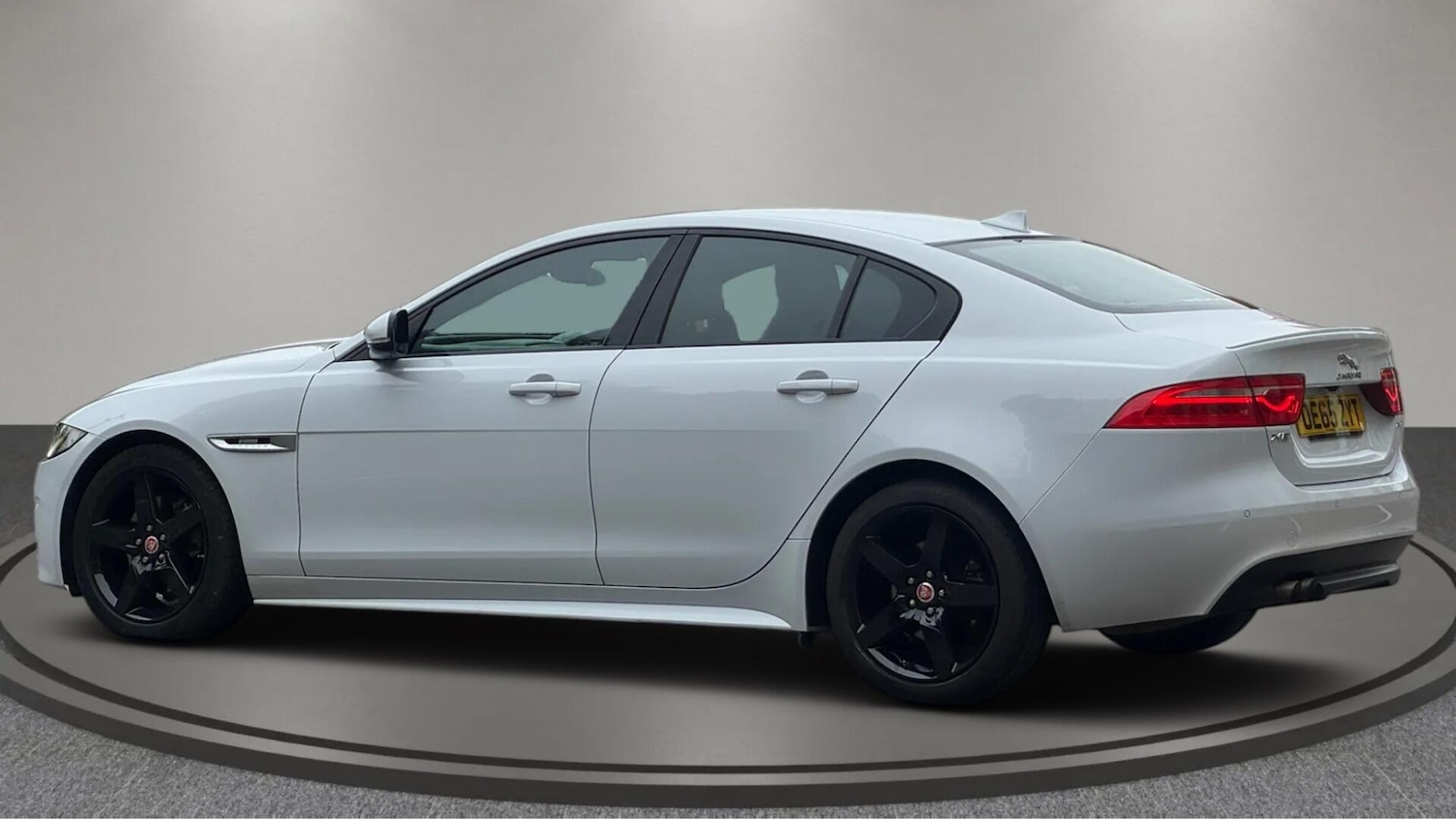 Used Jaguar XE 2016 for sale - 76585355: Photo 10