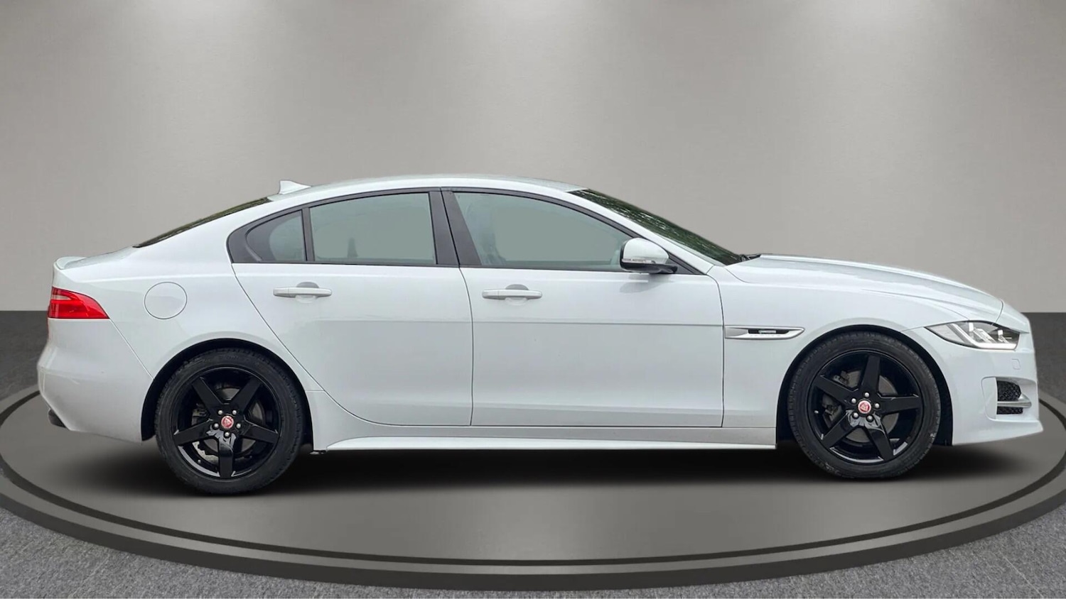 Used Jaguar XE 2016 for sale - 76585355: Photo 11