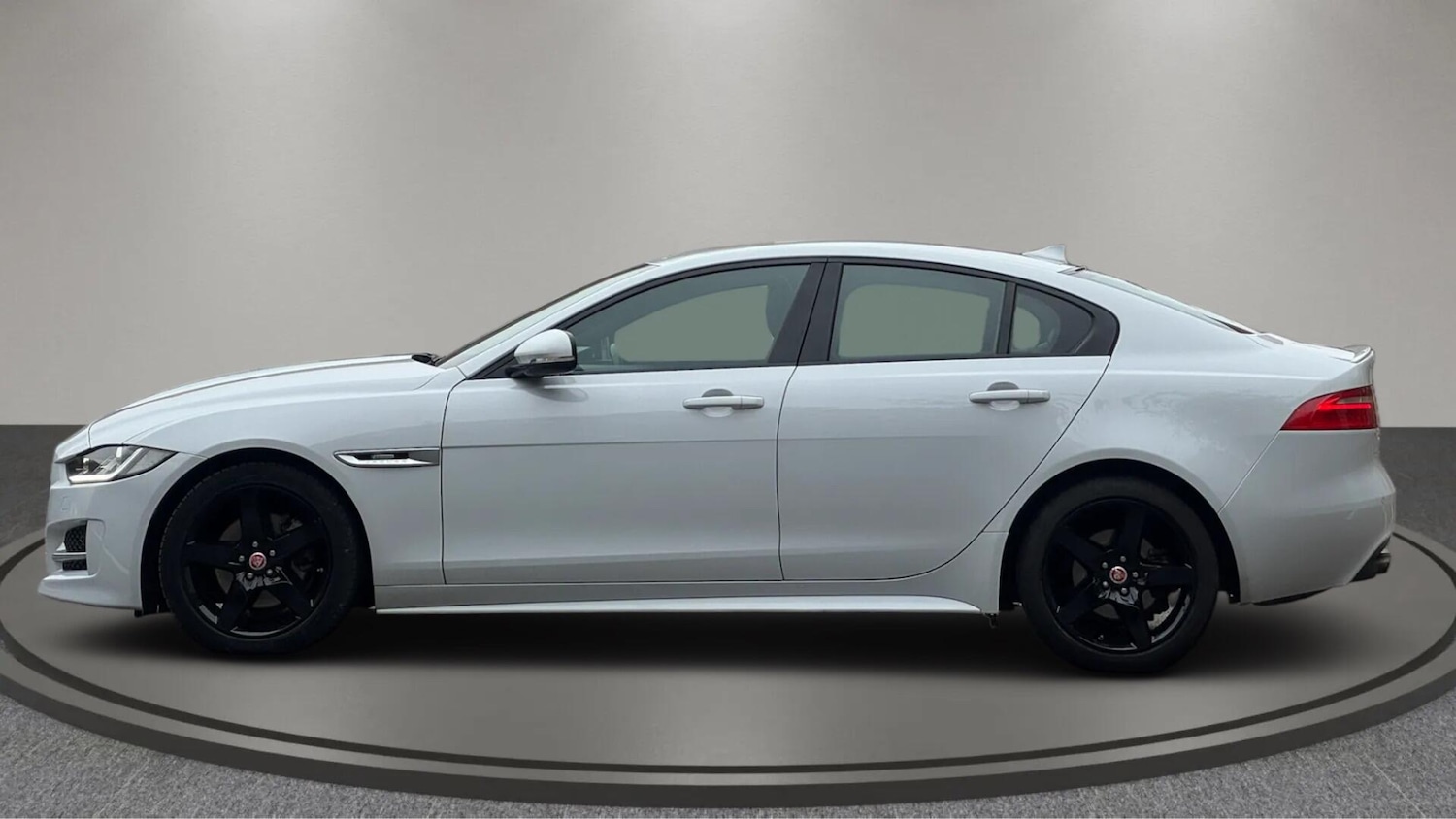 Used Jaguar XE 2016 for sale - 76585355: Photo 12