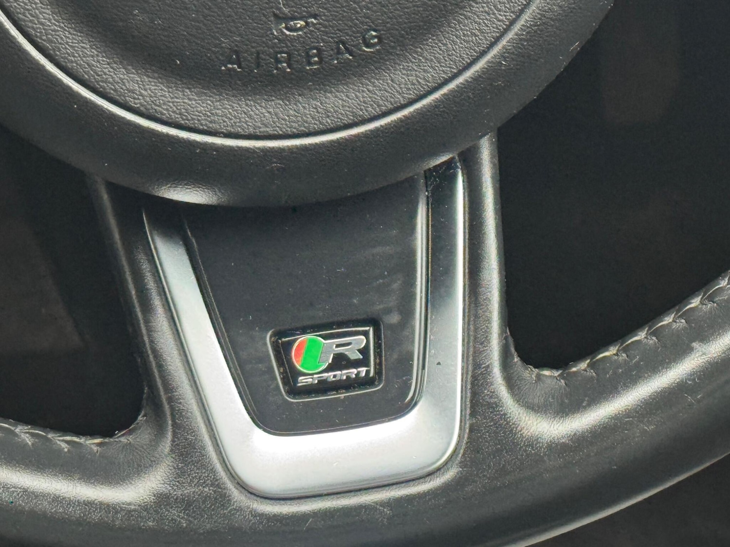 Used Jaguar XE 2016 for sale - 76585355: Photo 28