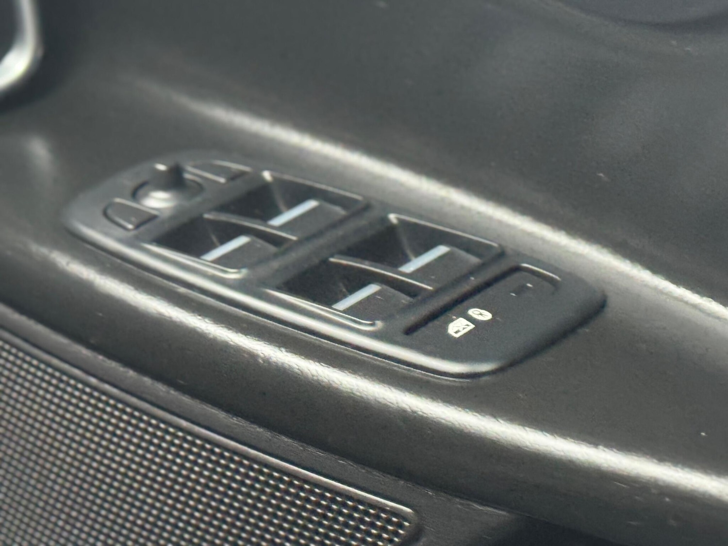 Used Jaguar XE 2016 for sale - 76585355: Photo 29