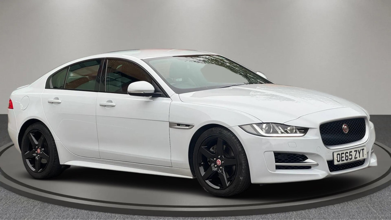 Used Jaguar XE 2016 for sale - 76585355: Photo 3