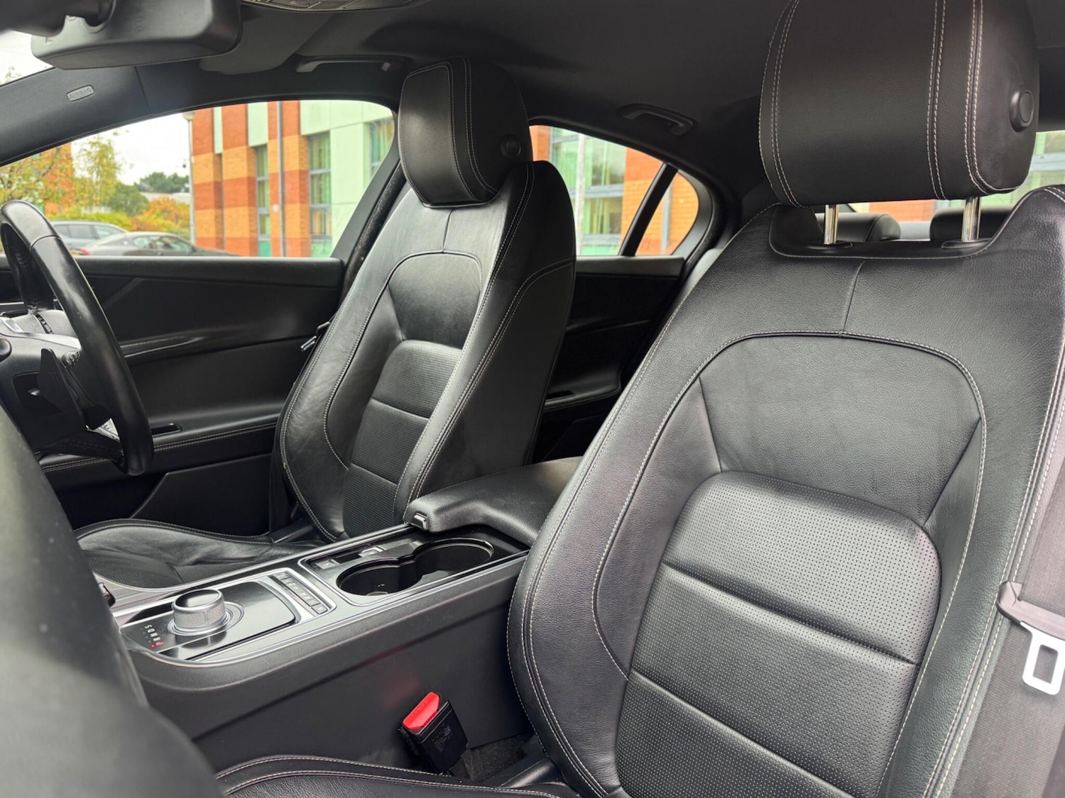 Used Jaguar XE 2016 for sale - 76585355: Photo 37