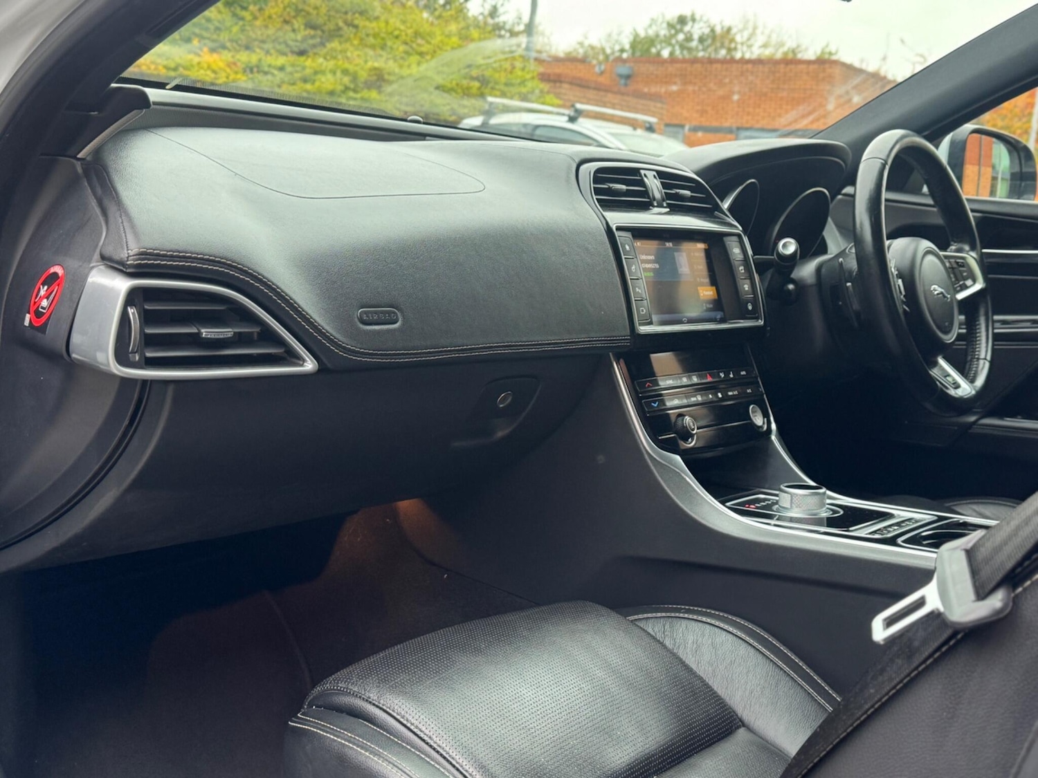 Used Jaguar XE 2016 for sale - 76585355: Photo 38