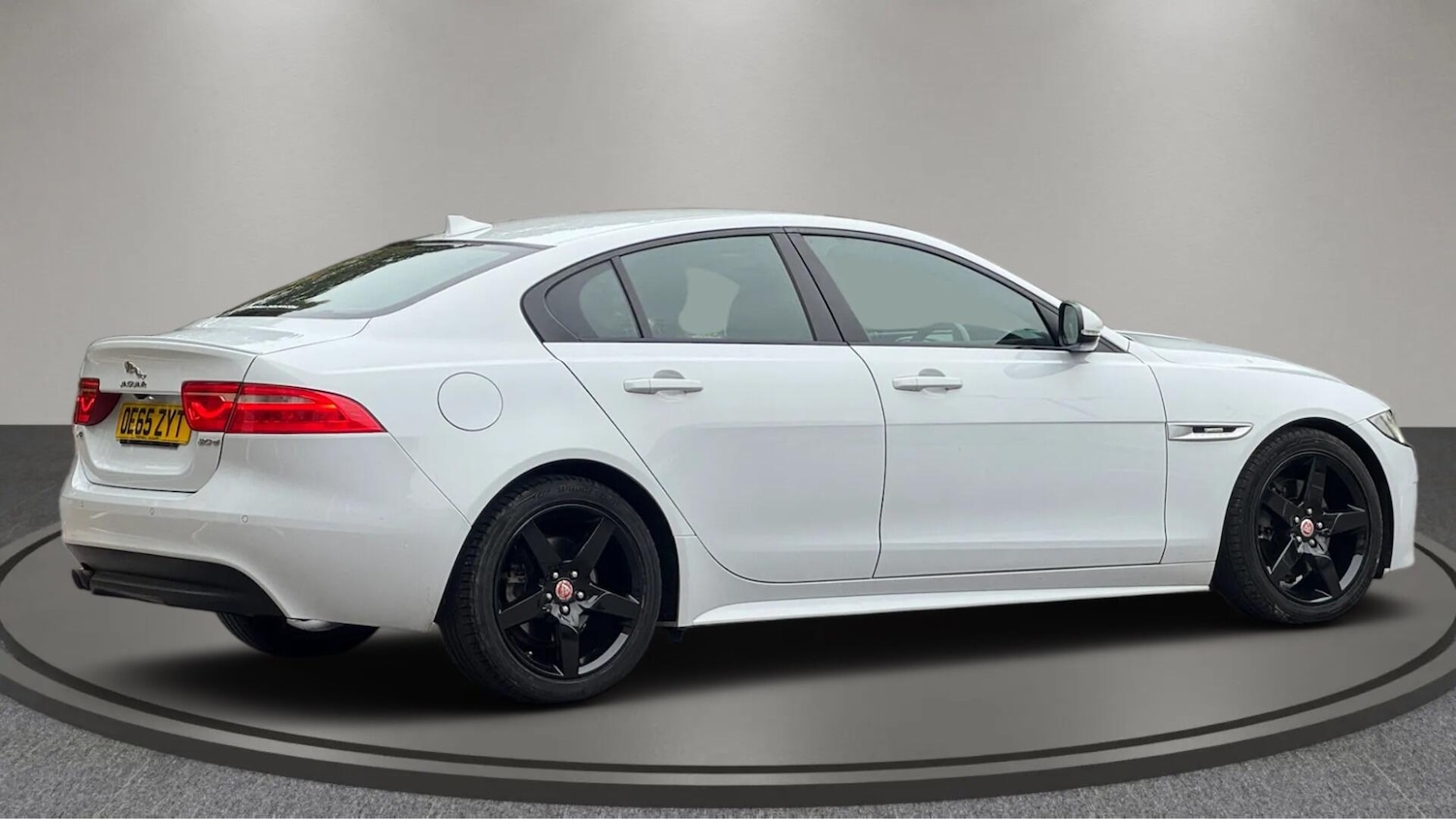 Used Jaguar XE 2016 for sale - 76585355: Photo 7