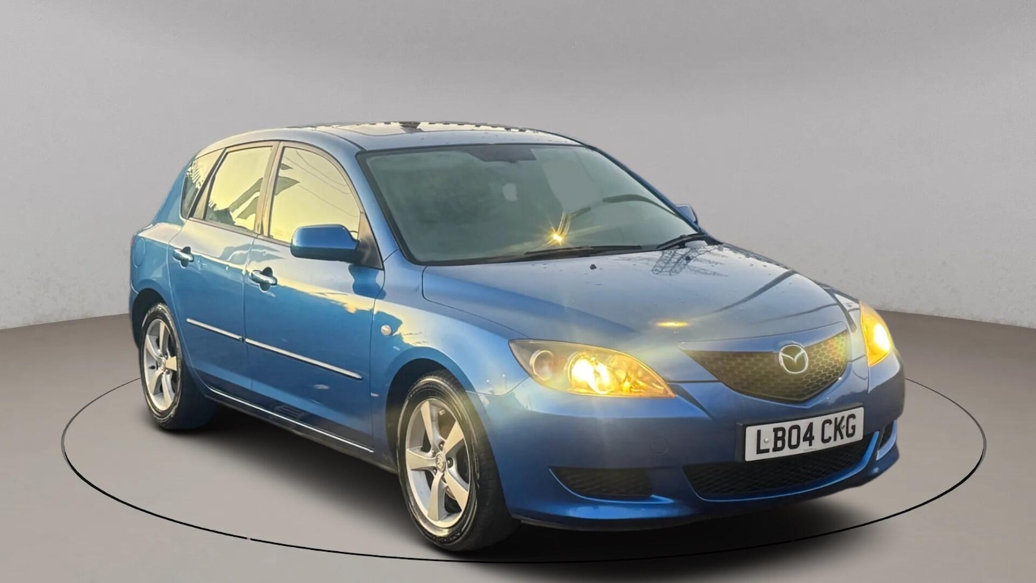 Used Mazda Mazda3 2004 for sale - 77098071: Photo 2