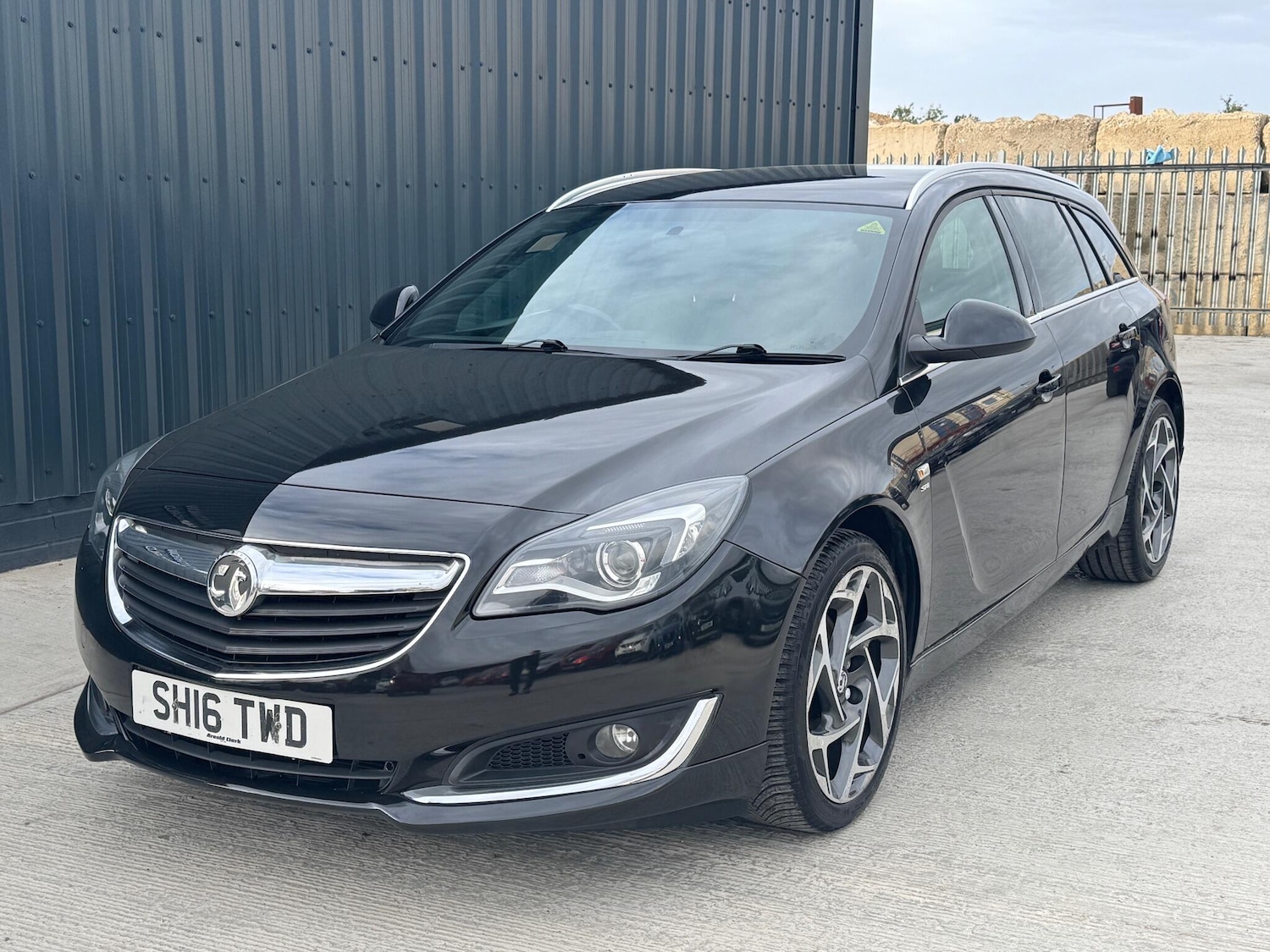 Used Vauxhall Insignia 2016 for sale - 78203767: Photo 2