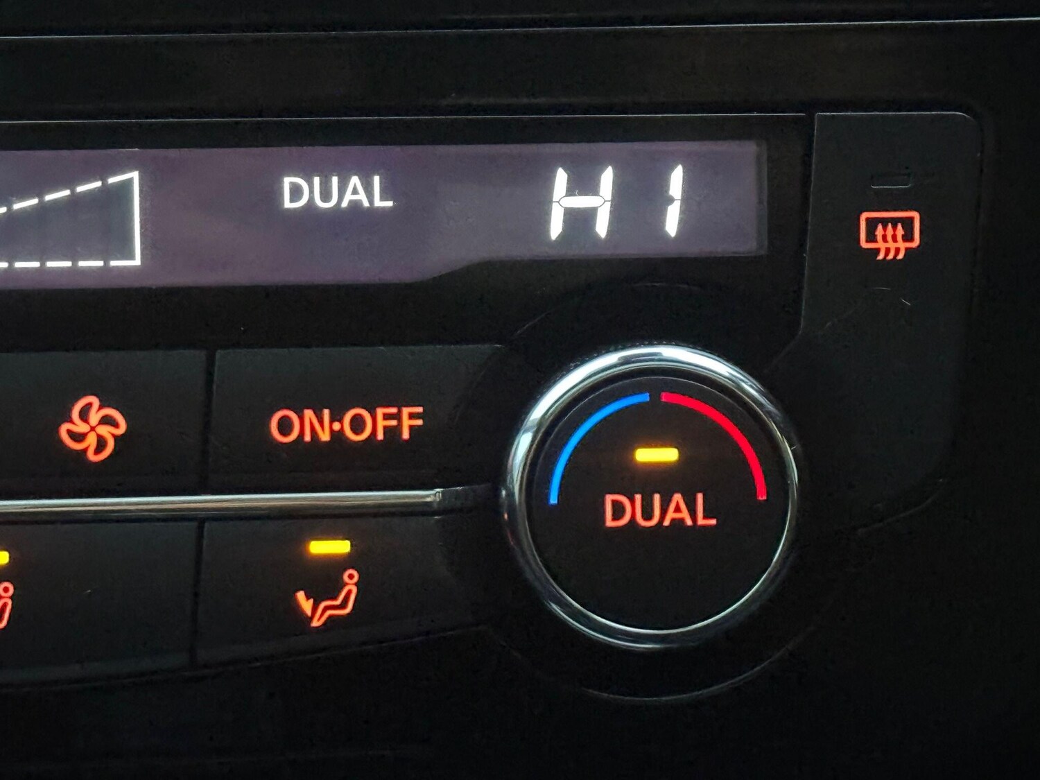 Used Nissan Qashqai 2015 for sale - 76585430: Photo 32