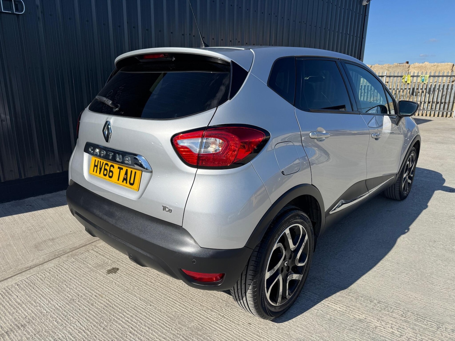 Used Renault Captur for sale - 78115460: Photo 15