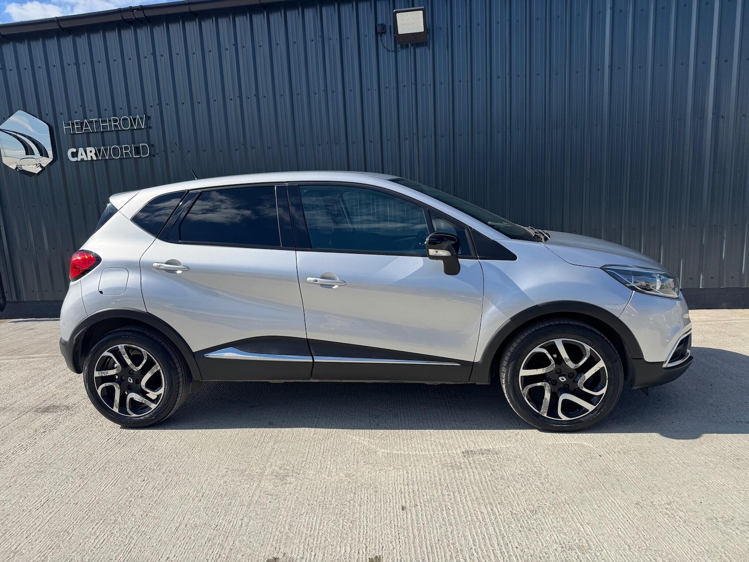 Used Renault Captur for sale - 78115460: Photo 16