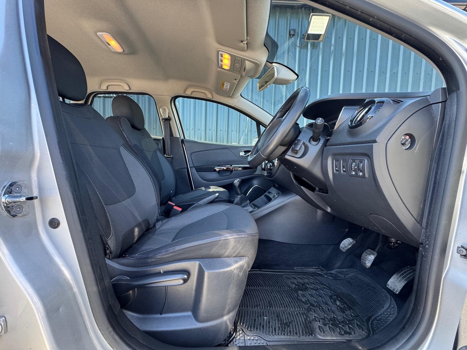 Used Renault Captur for sale - 78115460: Photo 18