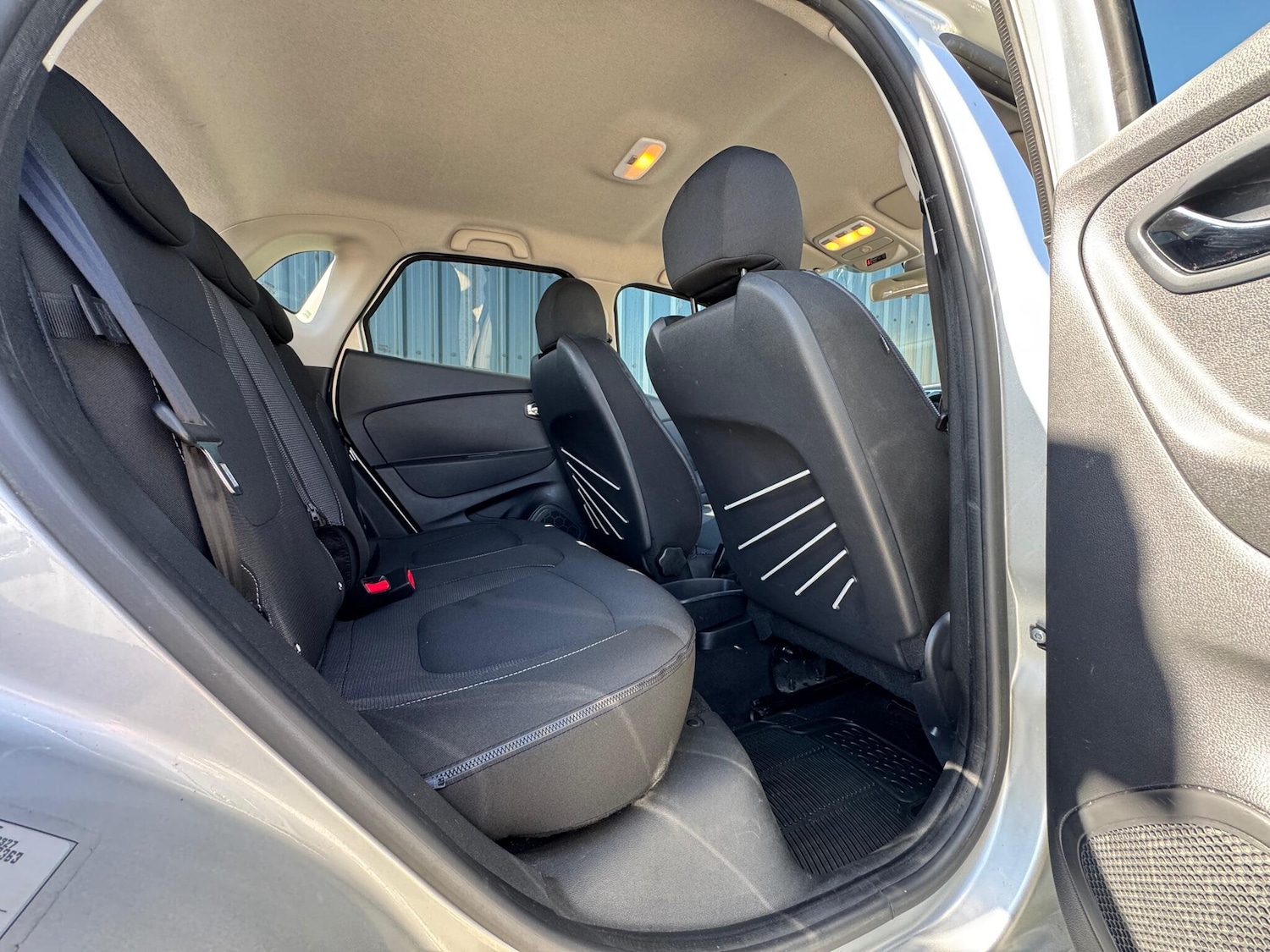 Used Renault Captur for sale - 78115460: Photo 19