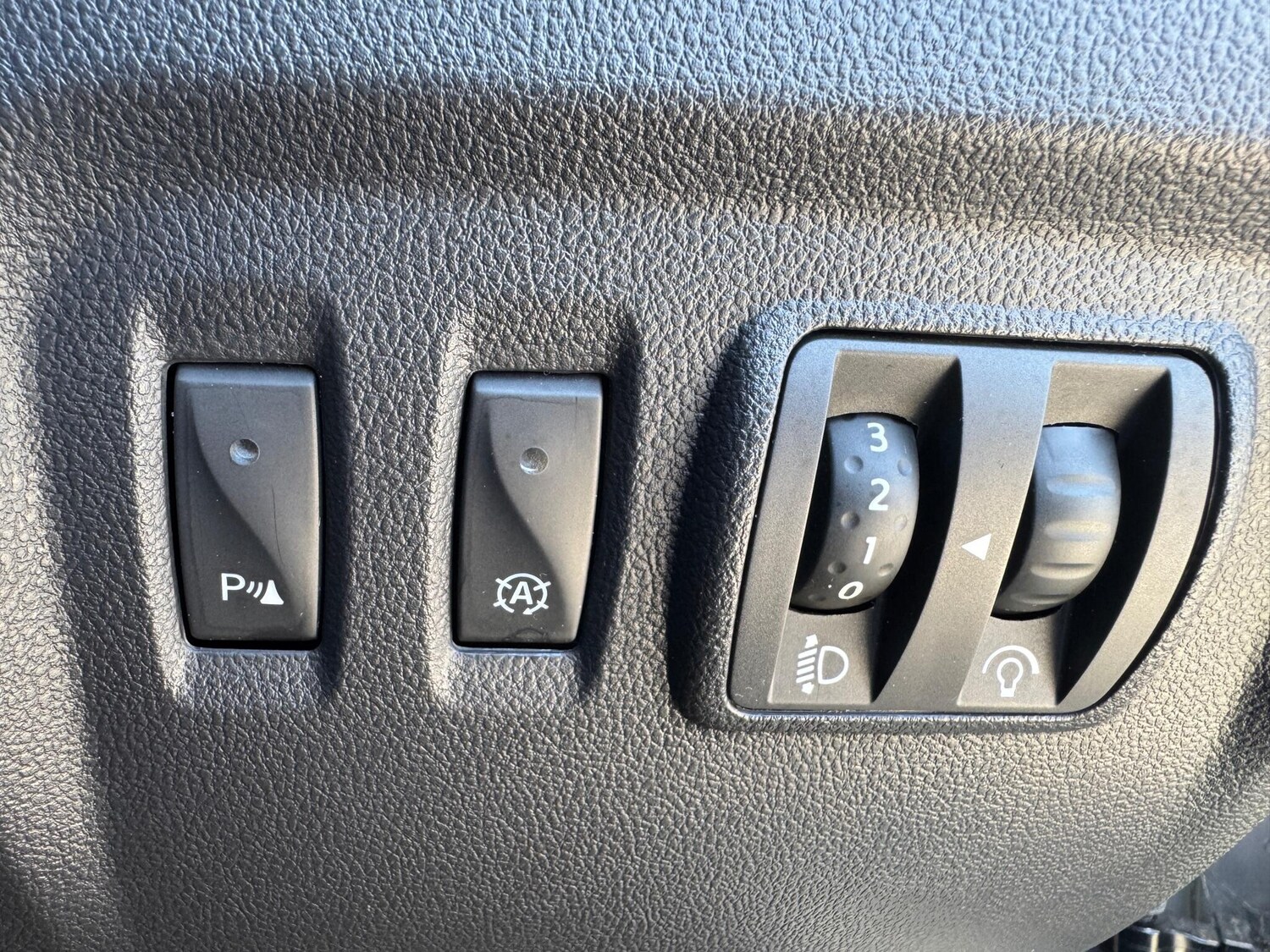 Used Renault Captur for sale - 78115460: Photo 22