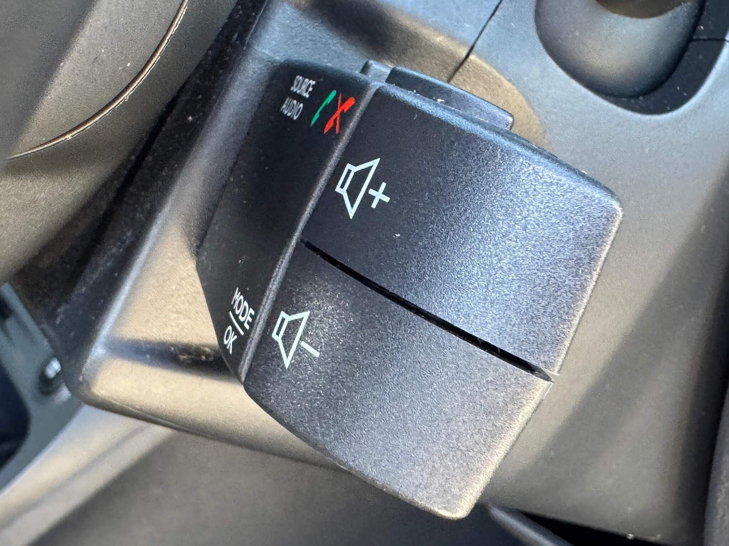 Used Renault Captur for sale - 78115460: Photo 24