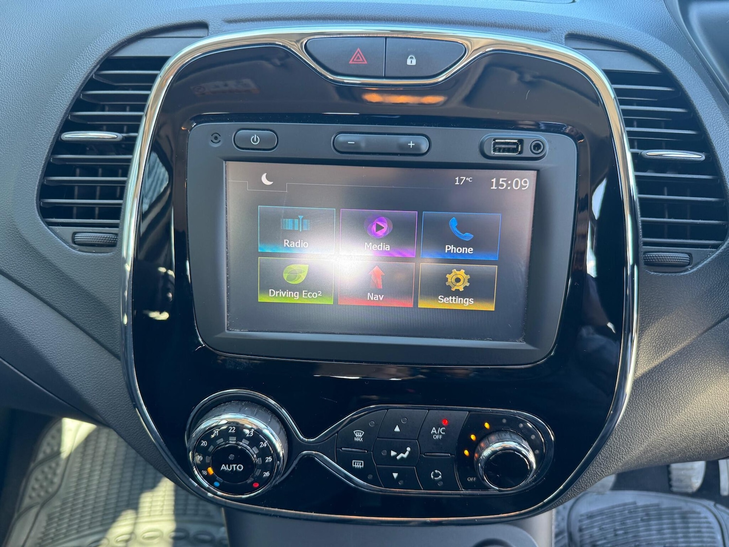 Used Renault Captur for sale - 78115460: Photo 25