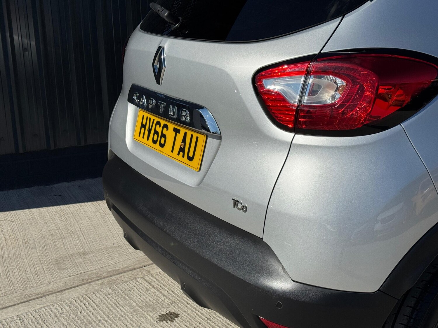 Used Renault Captur for sale - 78115460: Photo 28