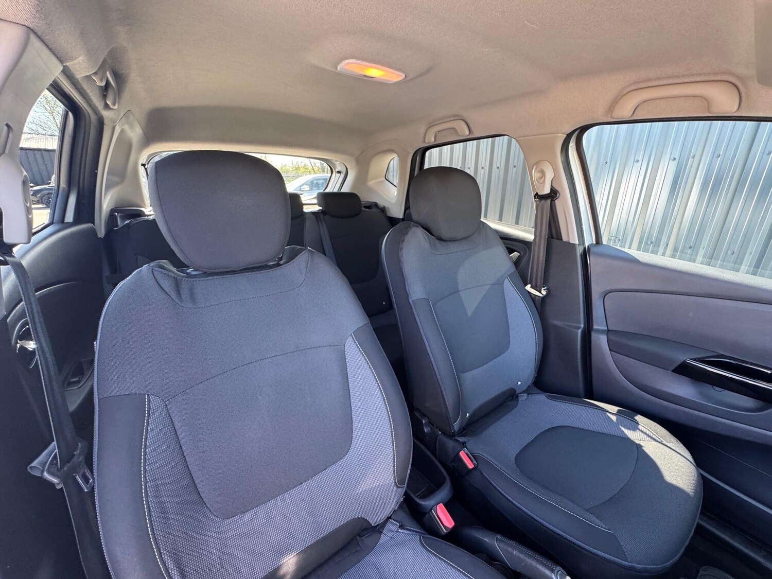 Used Renault Captur for sale - 78115460: Photo 32