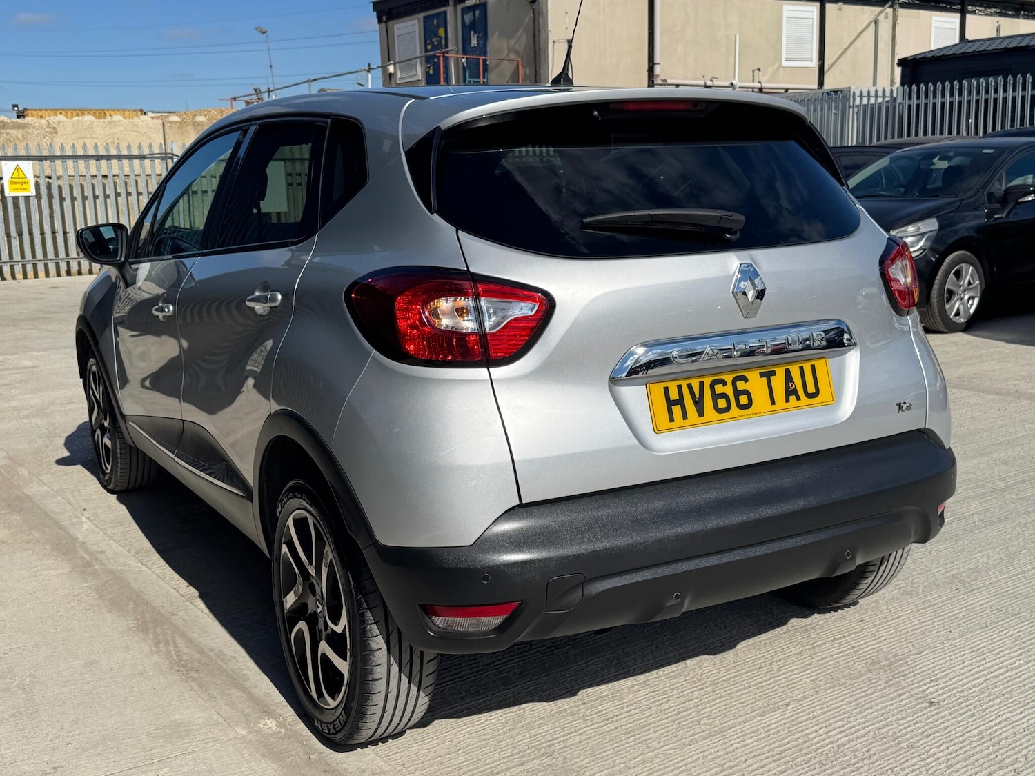 Used Renault Captur for sale - 78115460: Photo 4