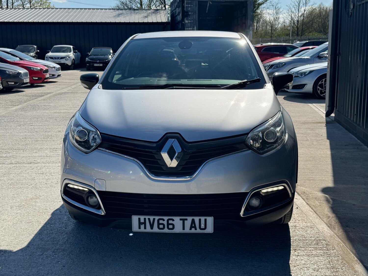 Used Renault Captur for sale - 78115460: Photo 8