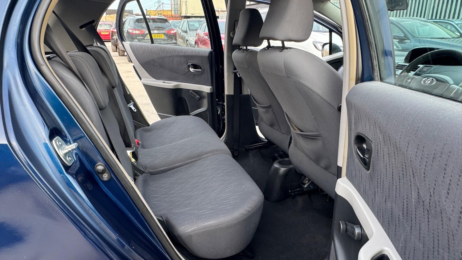 Used Toyota Yaris 2009 for sale - 77097873: Photo 17