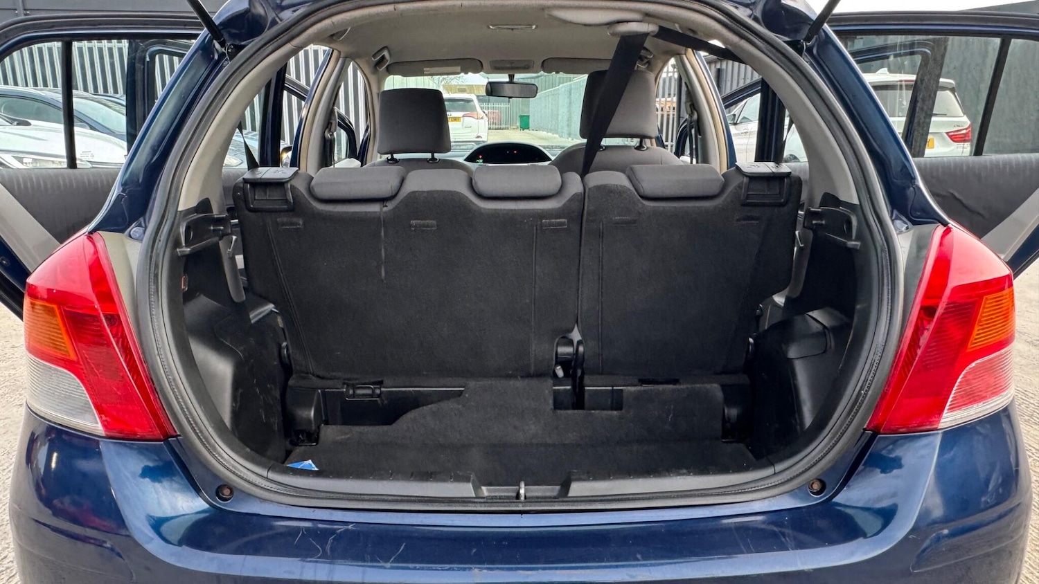 Used Toyota Yaris 2009 for sale - 77097873: Photo 24