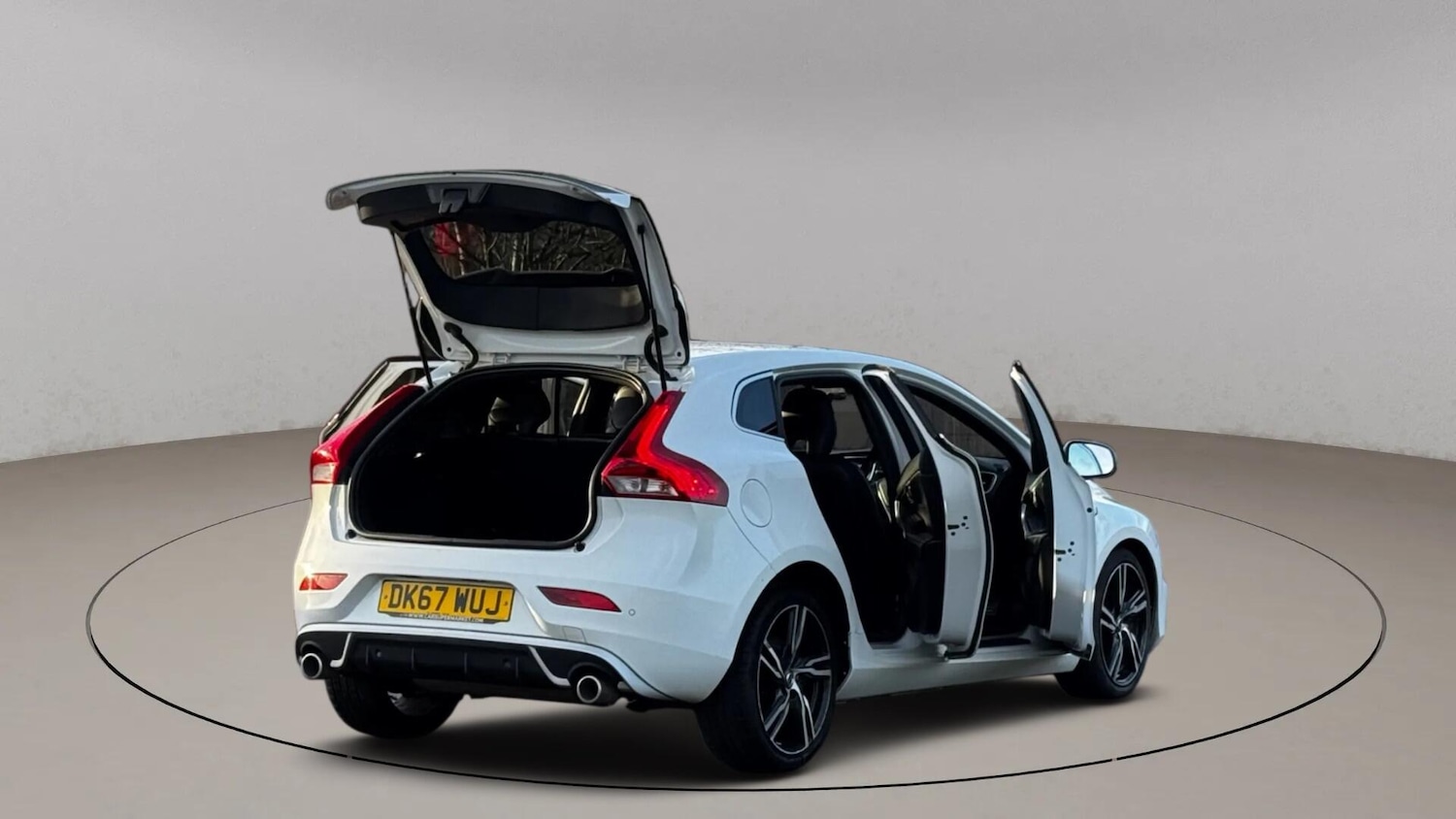 Used Volvo V40 2017 for sale - 77253996: Photo 17