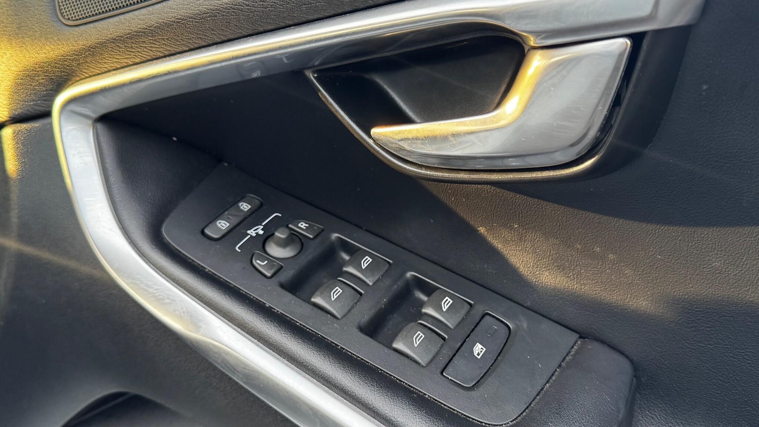 Used Volvo V40 2017 for sale - 77253996: Photo 28