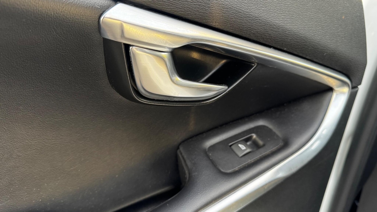 Used Volvo V40 2017 for sale - 77253996: Photo 29