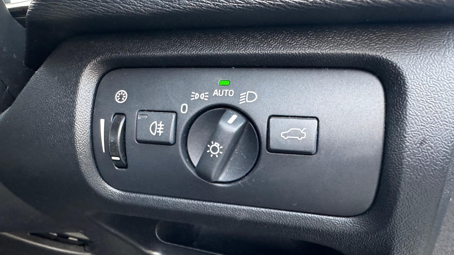 Used Volvo V40 2017 for sale - 77253996: Photo 30