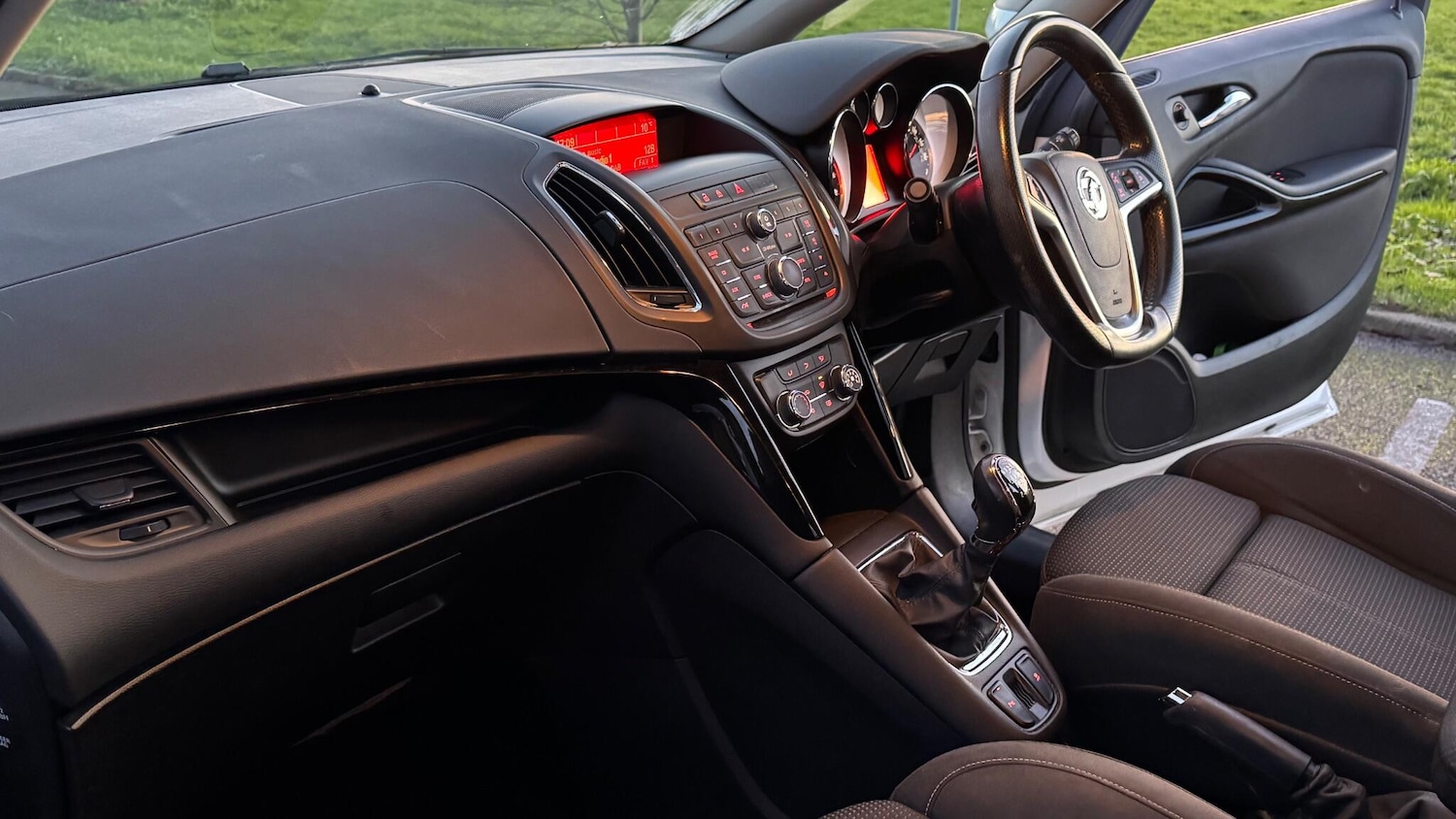 Used Vauxhall Zafira 2015 for sale - 76952258: Photo 15