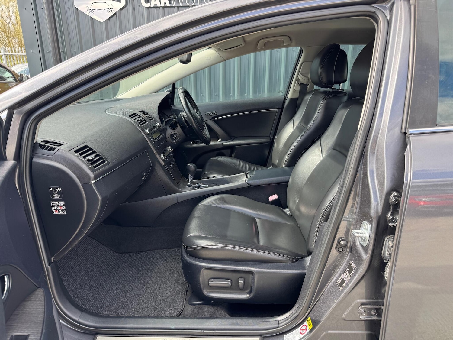 Used Toyota Avensis 2009 for sale - 78058562: Photo 43