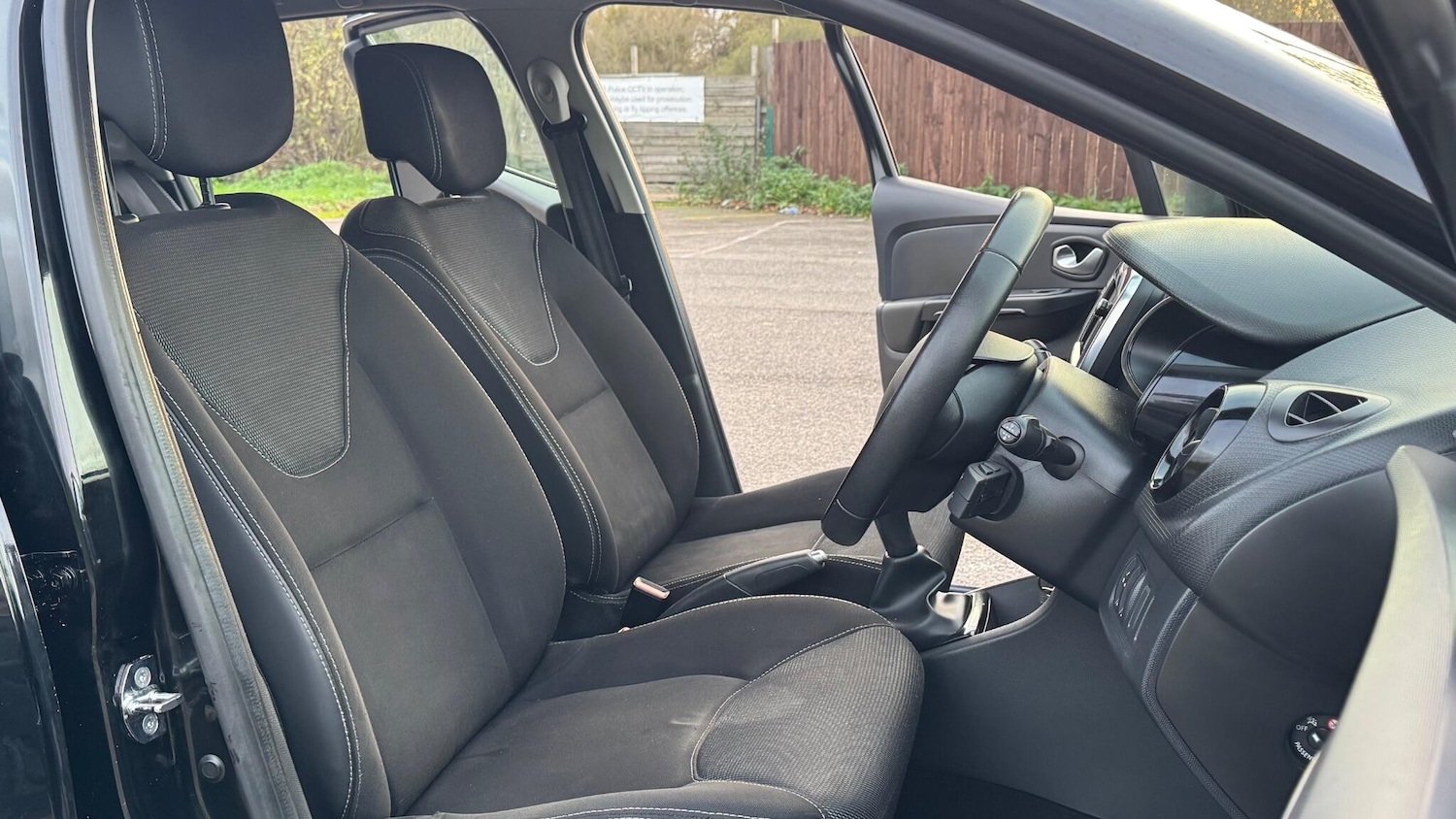 Used Renault Clio 2015 for sale - 76765598: Photo 18