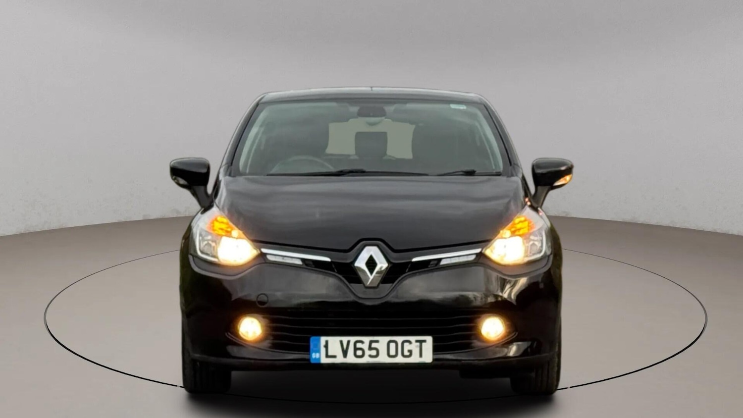 Used Renault Clio 2015 for sale - 76765598: Photo 2