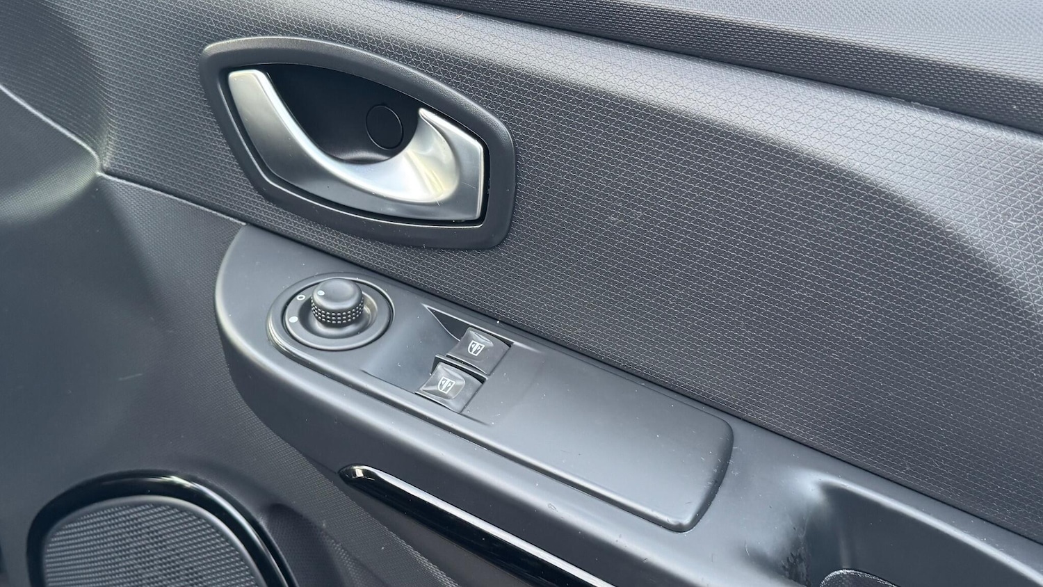 Used Renault Clio 2015 for sale - 76765598: Photo 21