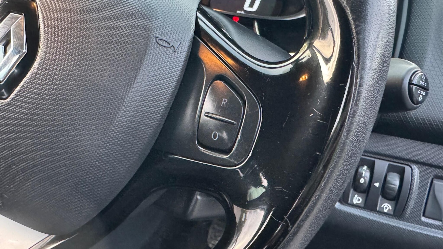 Used Renault Clio 2015 for sale - 76765598: Photo 22