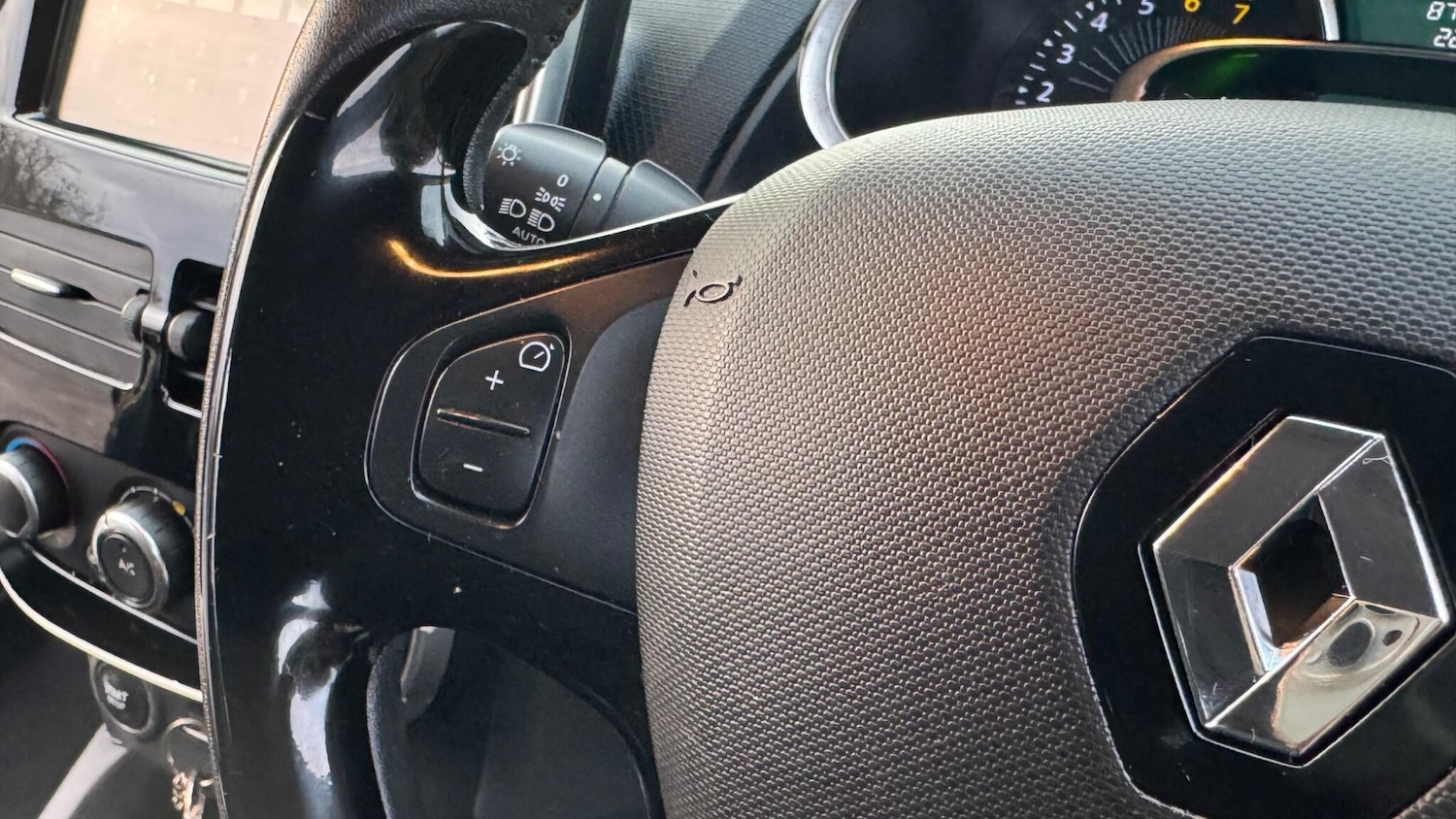 Used Renault Clio 2015 for sale - 76765598: Photo 23