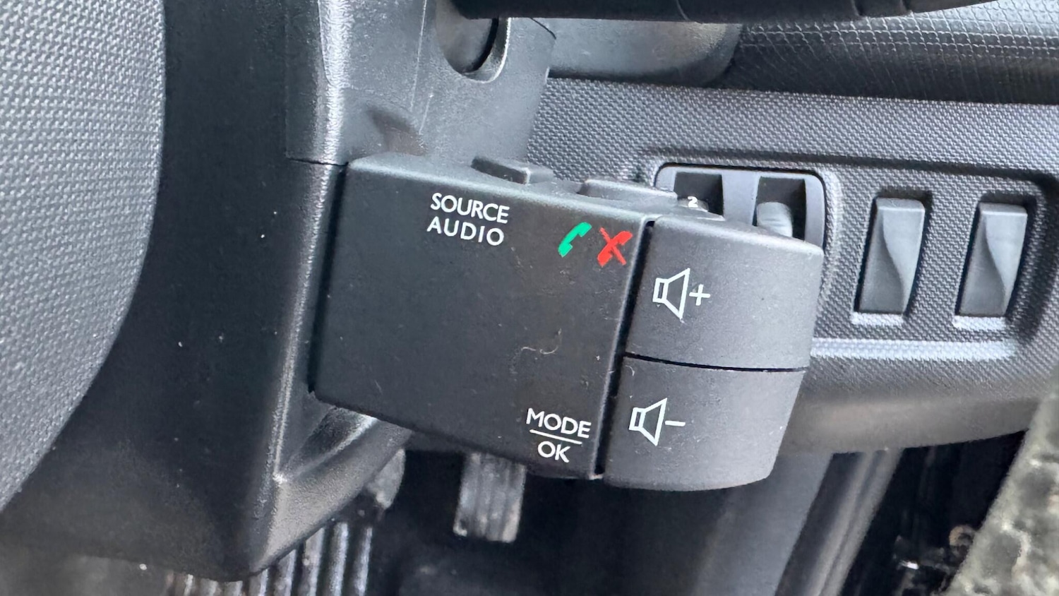 Used Renault Clio 2015 for sale - 76765598: Photo 24