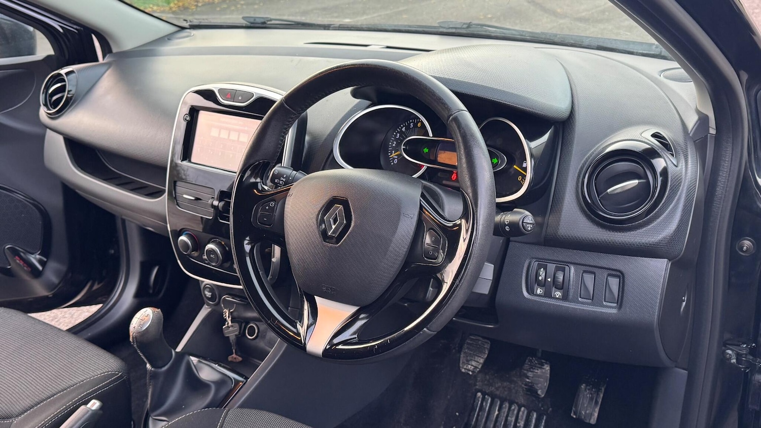 Used Renault Clio 2015 for sale - 76765598: Photo 27