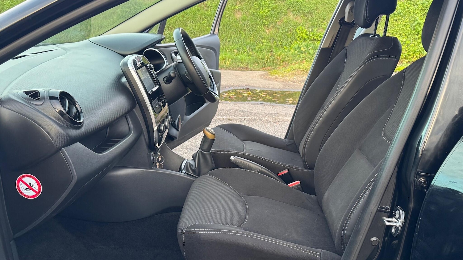 Used Renault Clio 2015 for sale - 76765598: Photo 30