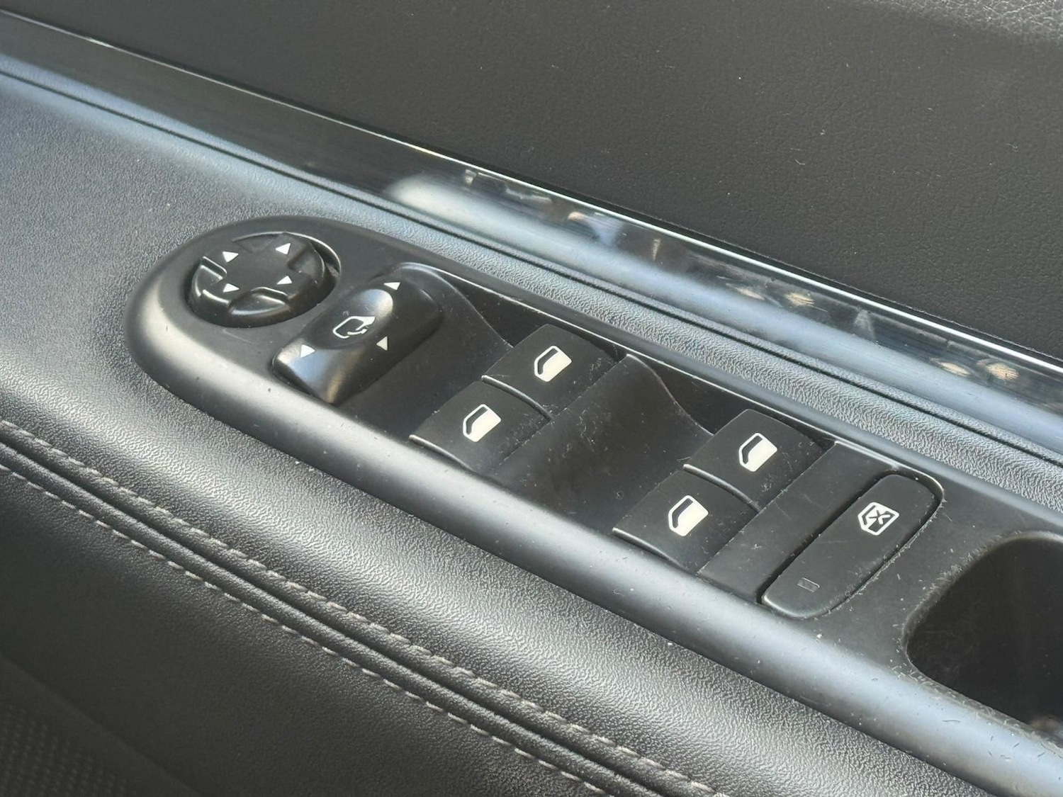 Used Peugeot 3008 2016 for sale - 76584688: Photo 36