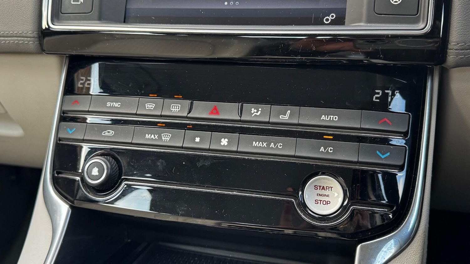 Used Jaguar XE 2017 for sale - 77396301: Photo 10