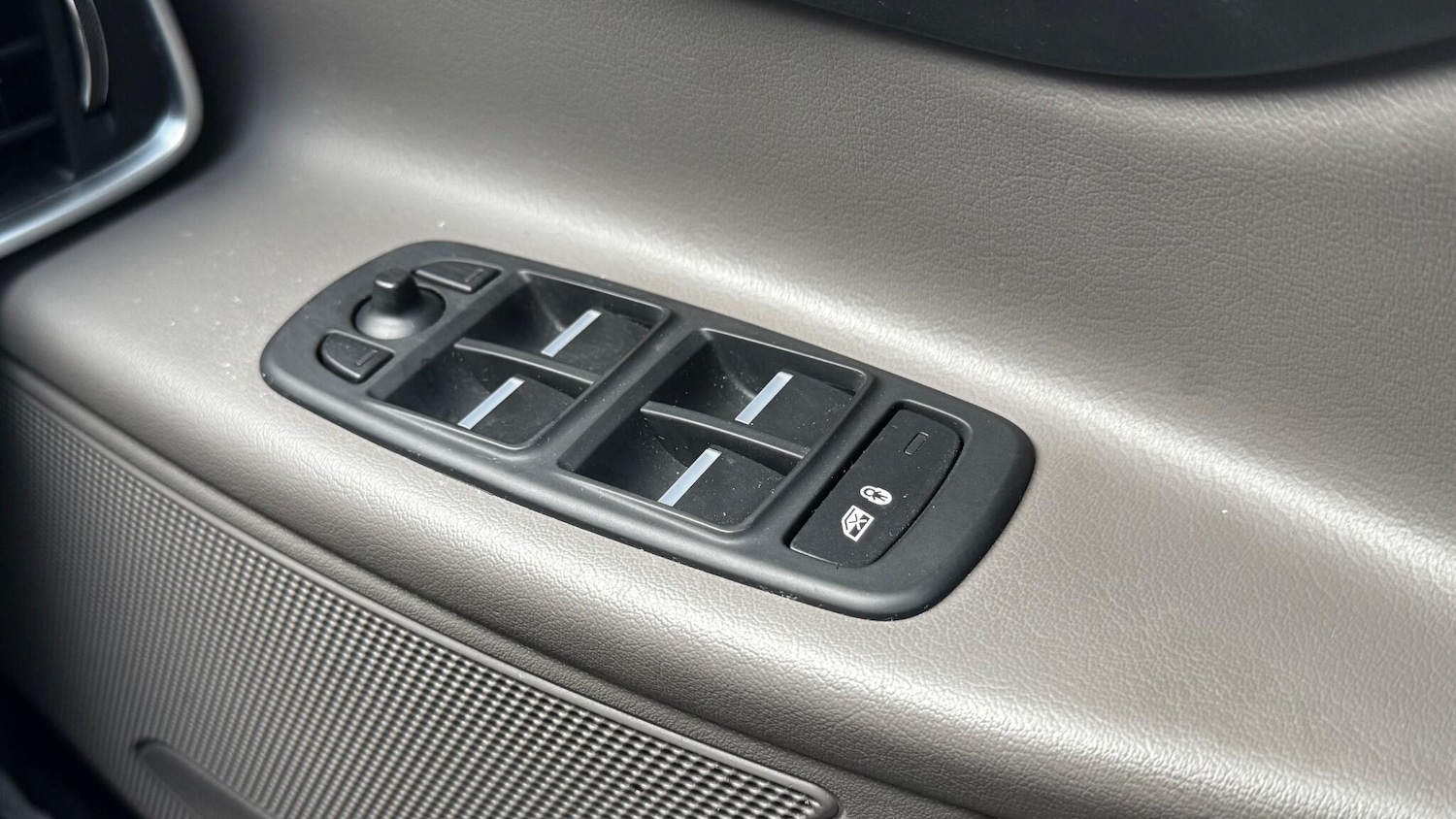 Used Jaguar XE 2017 for sale - 77396301: Photo 14