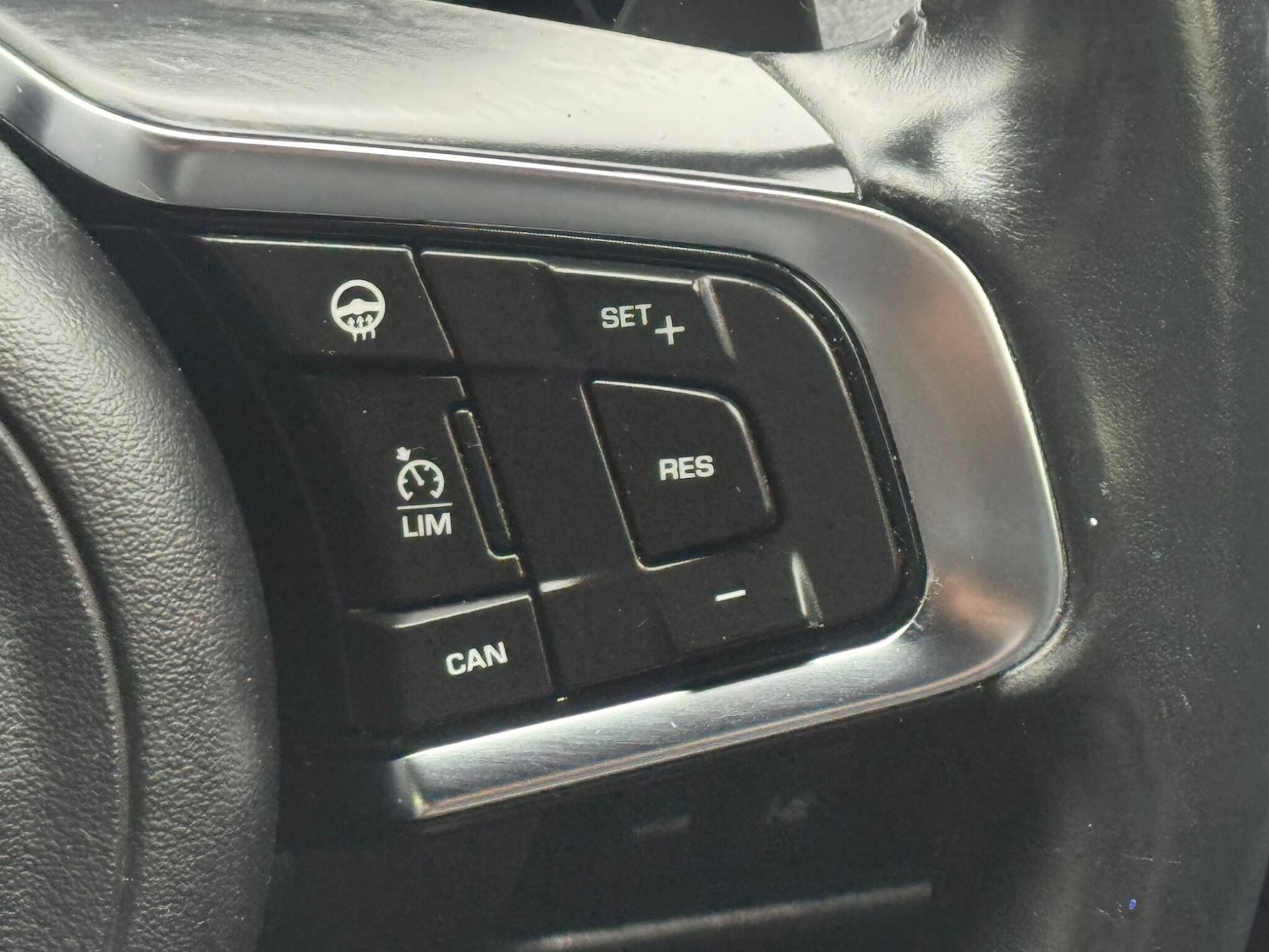 Used Jaguar XE 2016 for sale - 76997234: Photo 27