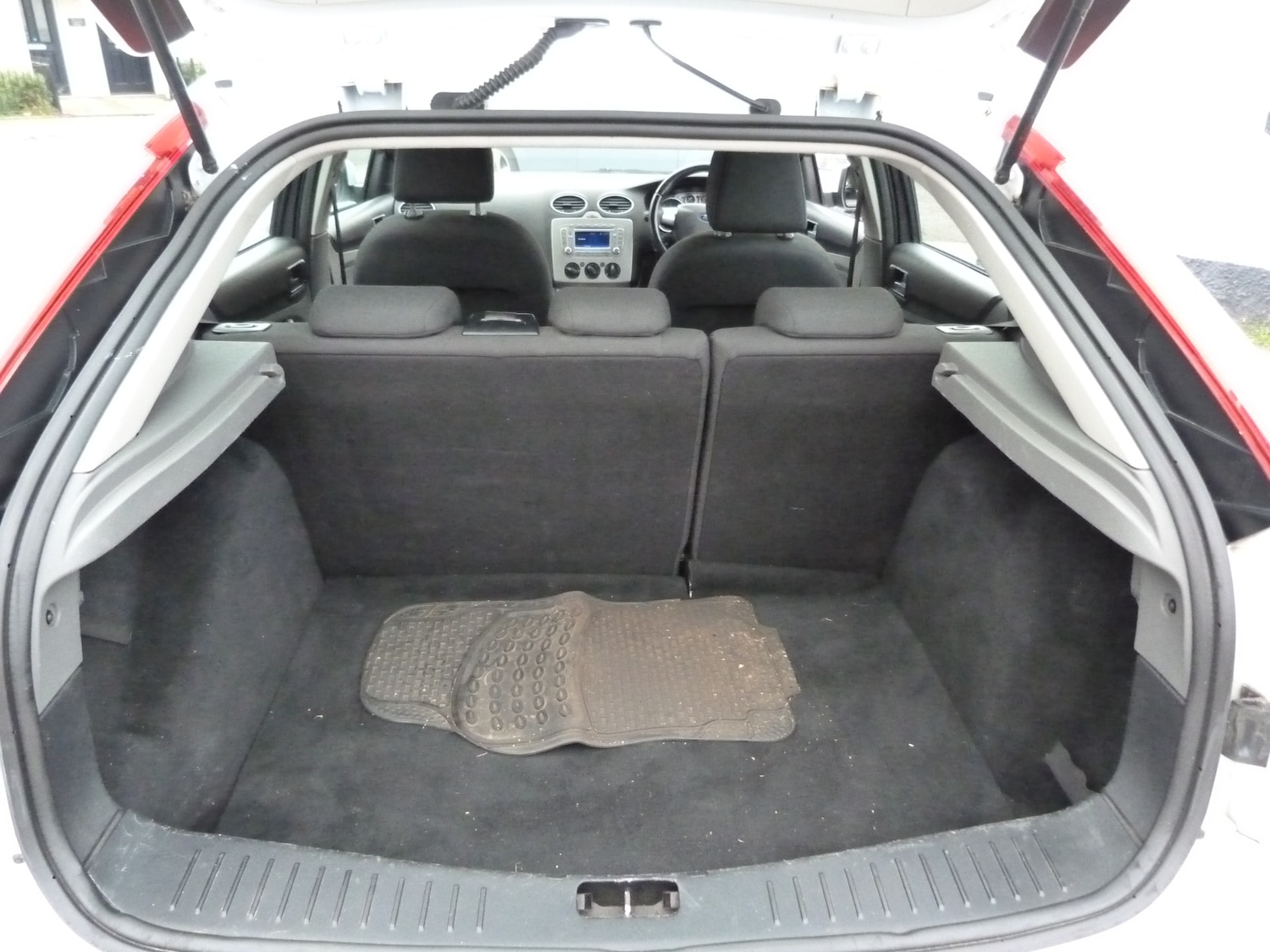 Used Ford Focus 2010 for sale - 76504748: Photo 8